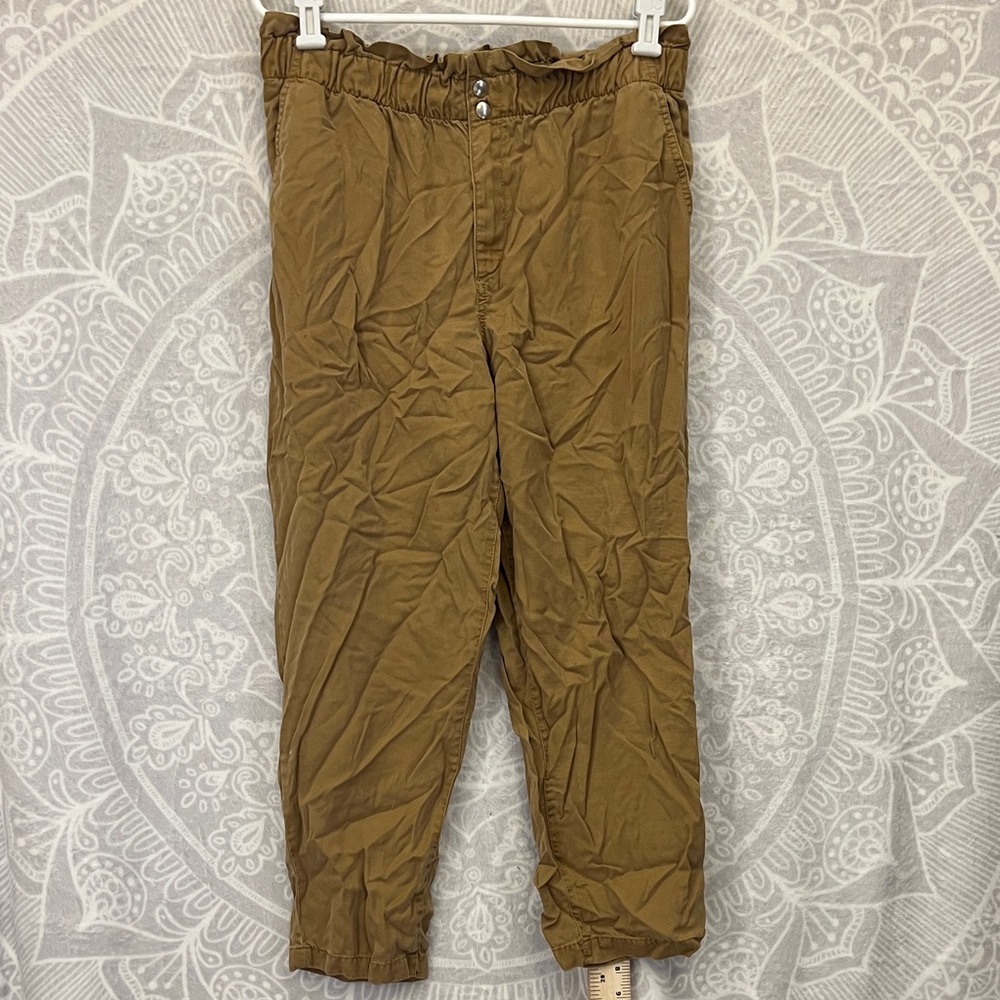 LOFT Tan L Large PaperBag KAHKI Cropped Pants or perfect sandal pants 5’2 - 5’3”